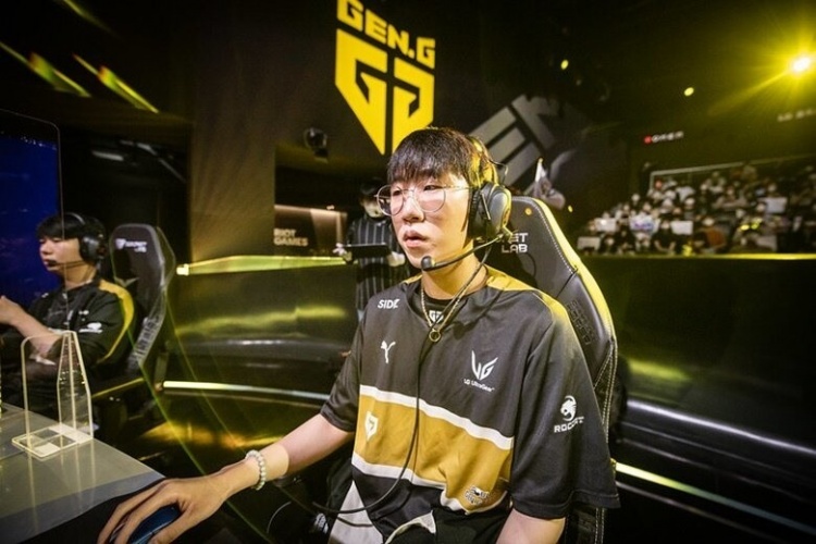 和游客造成 和游客造成